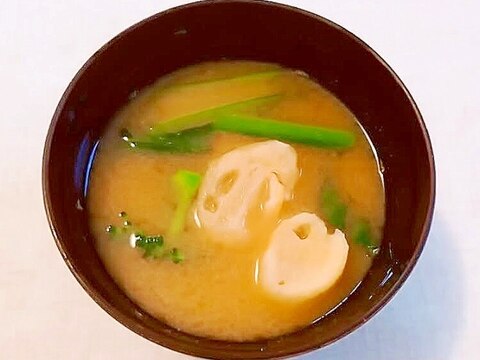 小松菜とブロッコリーと麩の味噌汁